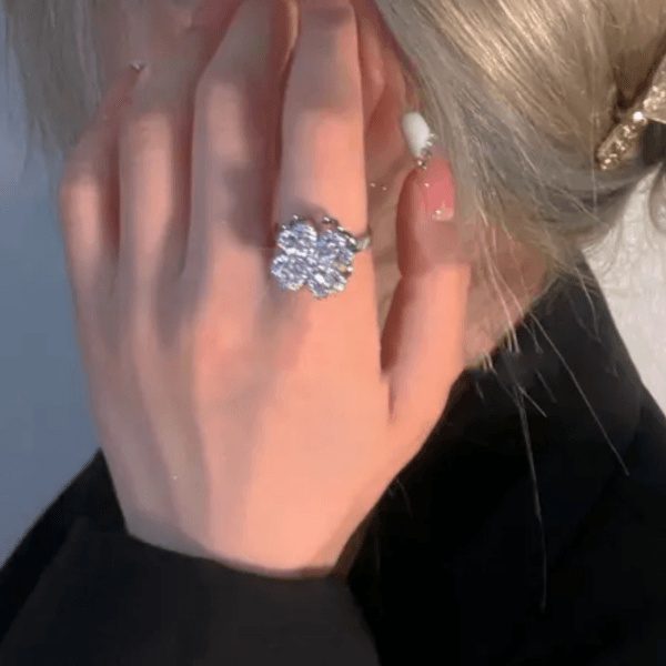 Rotating Flower🌸 Ring - Image 5